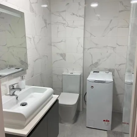 One Bedroom Flat In The Centre Of